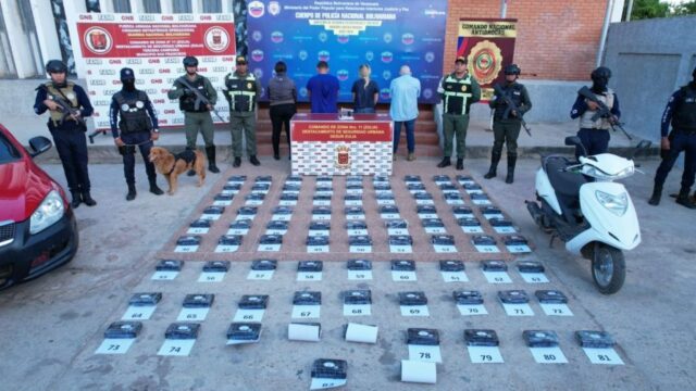 Detuvieron a cuatro policías con 83 panelas de cocaína | Diario El Luchador