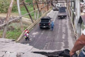 Dos muertos y un herido por colapso del puente Onia