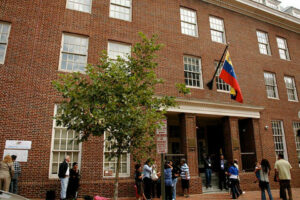 EE.UU. asumió la «custodia temporal» de las sedes diplomáticas venezolanas en ese país – SuNoticiero