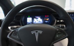 Ebrard se reúne con ejecutivos de Tesla y augura buenas noticias
