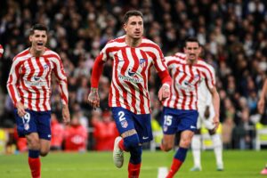 El Atlético le complica la Liga al Real Madrid con un meritorio empate en el Bernabéu