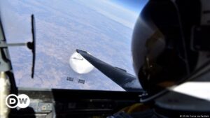 El Pentágono revela una foto del globo chino tomada desde un caza estadounidense | El Mundo | DW