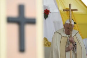 El papa pide en Yuba deponer las armas del odio y la venganza