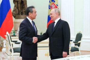 Estados Unidos avisa a China que habrá consecuencias si estrecha sus lazos con Rusia – SuNoticiero