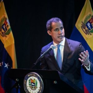 Estados Unidos toma custodia de embajada de Venezuela tras destitución de Juan Guaidó