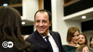 Exministro de Exteriores de Chipre gana elecciones presidenciales | El Mundo | DW