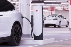 Gobierno de EEUU logra acuerdo con Tesla por cargadores de autos eléctricos