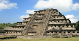 Hallan nacimiento de "agua sagrada" en la Gran Pirámide de Cholula de México