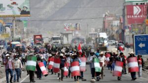 Incertidumbre política y disturbios ponen a prueba resiliencia fiscal de Perú: Fitch
