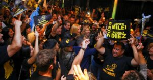 Javier Milei quiere conseguir 100 mil fiscales de todo el país para “cuidar los votos”: el acto en Santa Fe para pedir apoyo