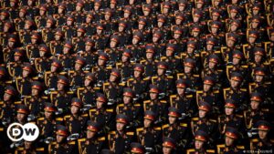 Kim Jong Un supervisa desfile militar en Corea del Norte | El Mundo | DW