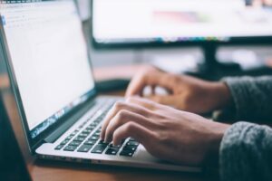 La Unesco prepara medidas para regular plataformas digitales y desinformación – SuNoticiero