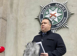 La polica apunta al Nuevo IRA por el tiroteo contra un ex polica en Irlanda del Norte