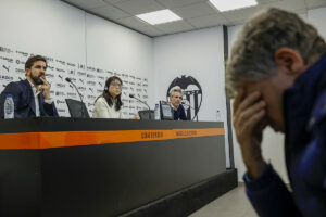 La presidenta del Valencia responde a las crticas: "Lim no va a vender. No huimos ante la dificultad"