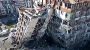 La supervivencia bajo los escombros de Turqua disminuye tras ms de 100 horas