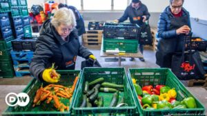 Las "Tafel" cumplen 30 años donando alimentos para los más pobres en Alemania | El Mundo | DW