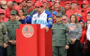 Maduro acusa a exministros de dividir al chavismo en acto del 4F
