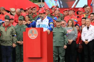 Maduro pide a simpatizantes enfrentar a exministros que quieren dividir al chavismo