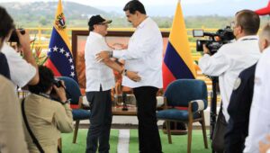 Maduro y Petro firman acuerdo para "la expansión del comercio" binacional