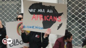 Marchan a favor de inmigrantes subsaharianos en Túnez | El Mundo | DW