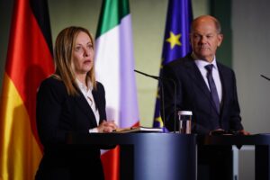 Meloni pide "flexibilizar" fondos europeos para reforzar competitividad