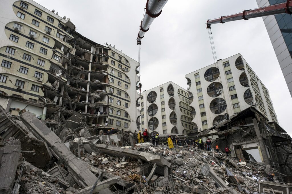México enviará a Turquía equipo y personal para apoyar a afectados por sismos