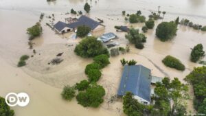 Militares rescatan gente aislada en sus techos por ciclón en Nueva Zelanda | El Mundo | DW