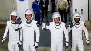 NASA aplaza envío de tripulación a la Estación Espacial Internacional