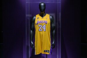 NBA: Una camiseta de Kobe Bryant, subastada por casi seis millones de dlares | NBA 2022
