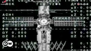 Nave rusa se acopla a ISS para reemplazar cápsula dañada | El Mundo | DW