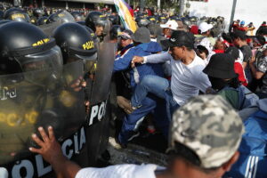 Perú buscará material antidisturbios en otros países tras la negativa de España: "Tocaremos otras puertas"