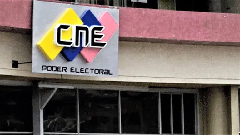 El Consejo Nacional Electoral (CNE), informó este domingo que la Junta Nacional Electoral designó a la Comisión AD HOC para que sea la encargada de totalizar las actas faltantes del cargo de gobernador en Barinas.