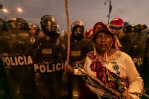 Privilegios del centralismo limeño agobian a pueblos olvidados de Perú