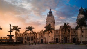 Prohíben las protestas en el centro histórico de Lima