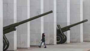 Reino Unido lanza nuevas sanciones contra la "maquinaria de guerra" de Rusia en plena visita de Zelenski