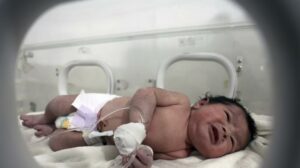 Rescatan a recién nacida dentro de escombros del terremoto entre Turquía y Siria