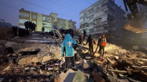 Se elevan a casi 2.000 los muertos por serie de terremotos en Turquía y Siria