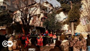 Seis muertos y 294 heridos tras dos nuevos terremotos en Turquía | El Mundo | DW
