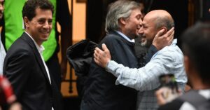 Sorpresa: Máximo Kirchner llegó a la reunión de la mesa nacional del Frente de Todos