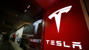 Tesla retira autos por problemas en la conducción autónoma