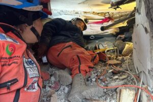Topos mexicanos logran el rescate de cuerpos de una familia en Turquía