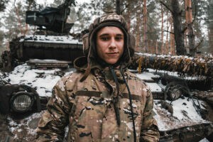 Un da con los tanquistas de Ucrania: "Somos como robots. Matamos rusos 12 horas, descansamos y volvemos"