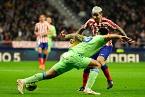 Una mano atasca al Atltico tras el inslito gol de Correa y da aire al Getafe | LaLiga Santander 2022