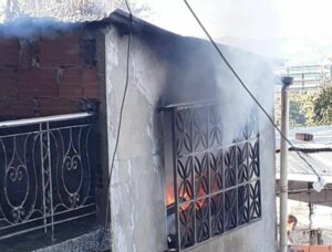 Una mujer y dos niños mueren en incendio de una vivienda en La Dolorita