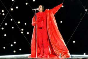 ¡DE VUELTA! Tras el show del Super Bowl, Rihanna cantará en los premios Oscar – SuNoticiero