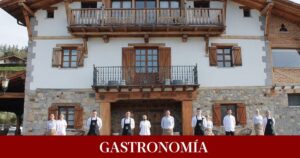 14 restaurantes en pueblos españoles que tienen Soles en la Guía Repsol donde disfrutar de la comida y el entorno