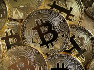 Bitcóin supera los 27.000 dólares tras medida para frenar la crisis bancaria – SuNoticiero