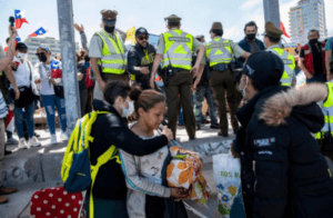Amnistía Internacional acusa a Chile de incumplir leyes internacionales y poner en peligro a refugiados venezolanos - AlbertoNews