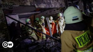Avalancha en Indonesia deja 10 muertos y 42 desaparecidos | El Mundo | DW
