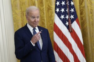 Biden advierte a Irán que EE.UU. responderá "con fuerza" a los ataques